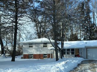 1497 Green Valley Rd, Grafton, WI 53024