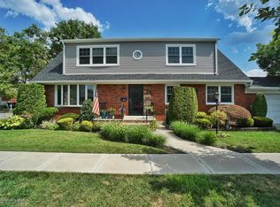 8 Isora Pl, Staten Island, NY 10306