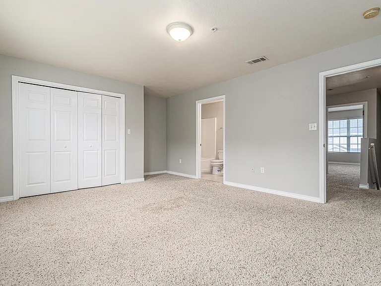 100 Corwin Dr — Photo 28