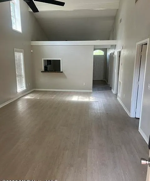 105 Northtown Dr — Photo 3
