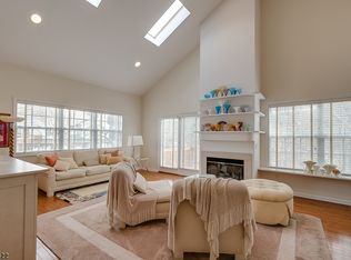 13 Cadence Ct, Morristown, NJ 07960