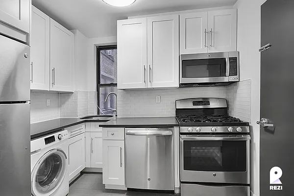 Rented by REZI | media 35