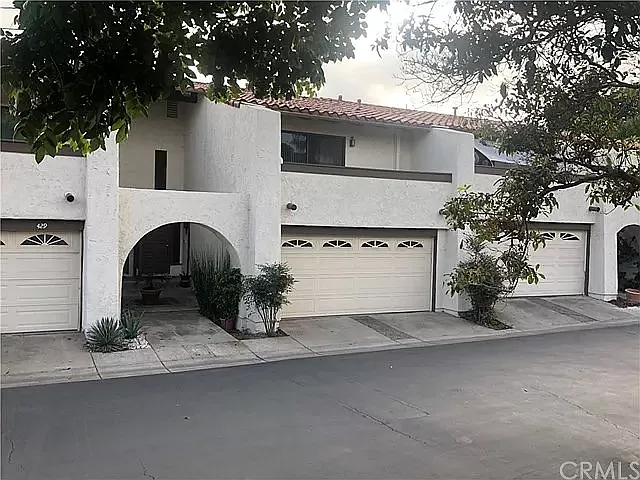 431 Plaza Estival — Photo 1