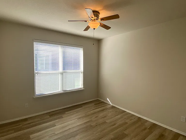 9145 Blackstone Dr — Photo 12
