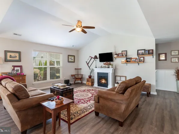 963 Ortley Dr, Mechanicsburg, PA 17055