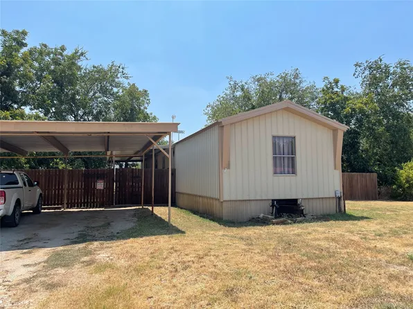 823 W Thompson St, Jacksboro, TX 76458