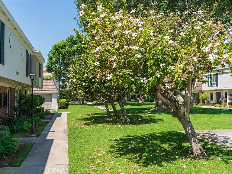 10062 Ellis Ave — Photo 32