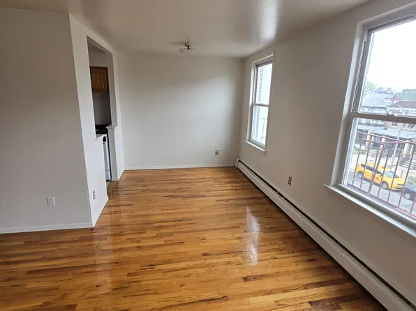 300 East 2nd Street B image 2 of 9