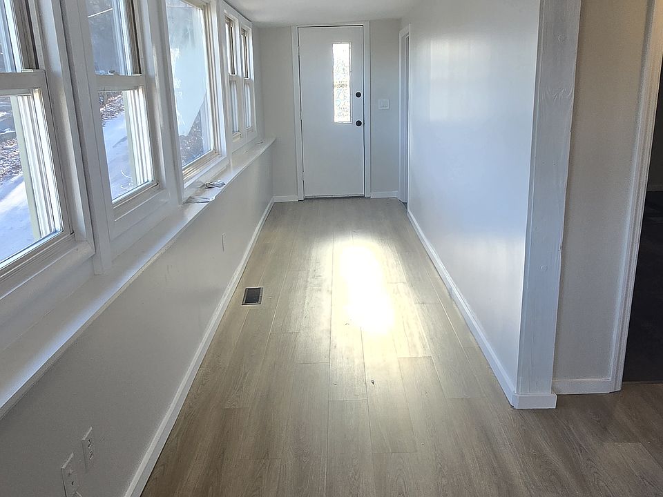 1st image of 17 Coffey Ave