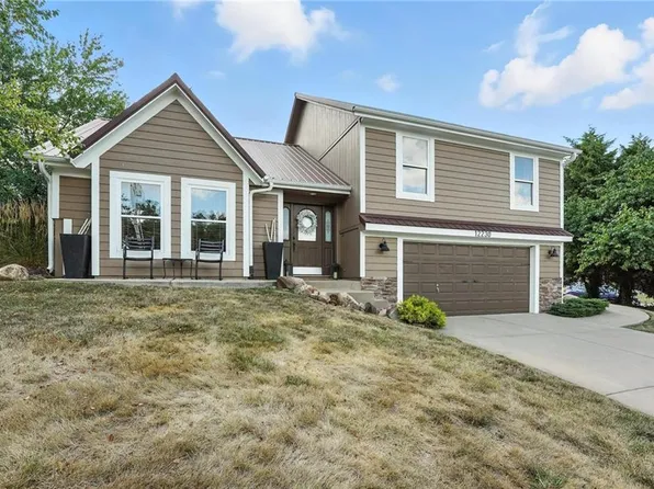 12230 S Nelson Rd, Olathe, KS 66061