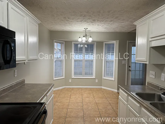 4 bed, 2.0 bath, 1579 sqft, $1,870 — Photo 3