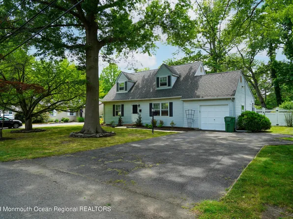 6 Lake Drive, Eatontown, NJ 07724