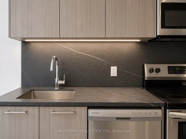 51 Winlock Park #25, Toronto, ON M2M 1Z1