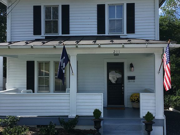 2nd image of 211 Diamond St