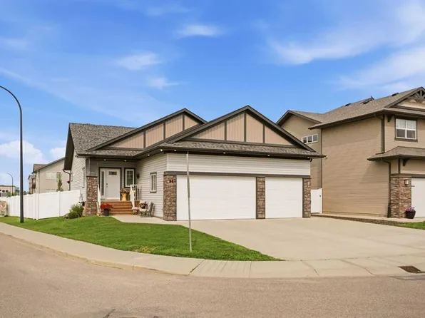2 E Traynor Close, Red Deer, AB T4P 0W5