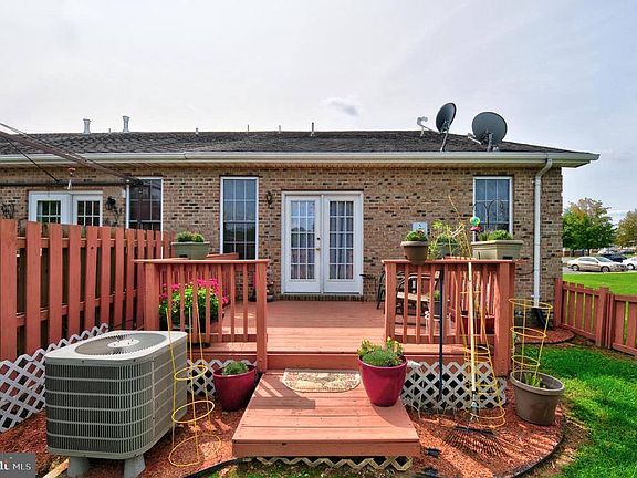 5th image of 301 Lora Dr
