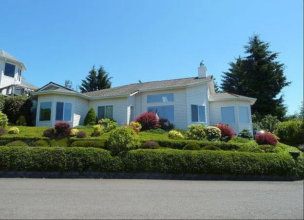 3 bed, 2165 sqft, $2,200 — Photo 1
