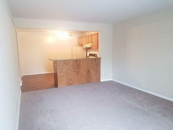 5th image of 2115 Maverick Dr APT A