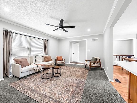 4th image of 801 SW 29th St