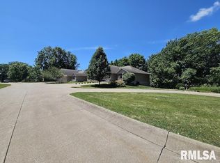 574-632 3rd St #A, Moline, IL 61265