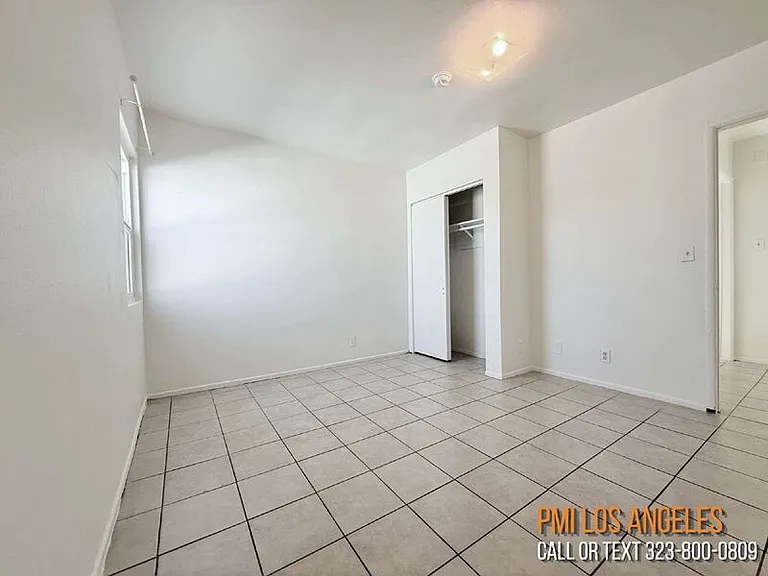 943 W 68th St — Photo 12