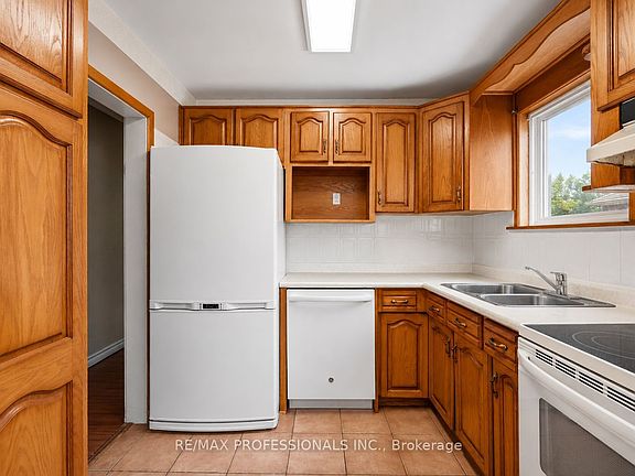 5th image of 15 Huntsmoor Rd