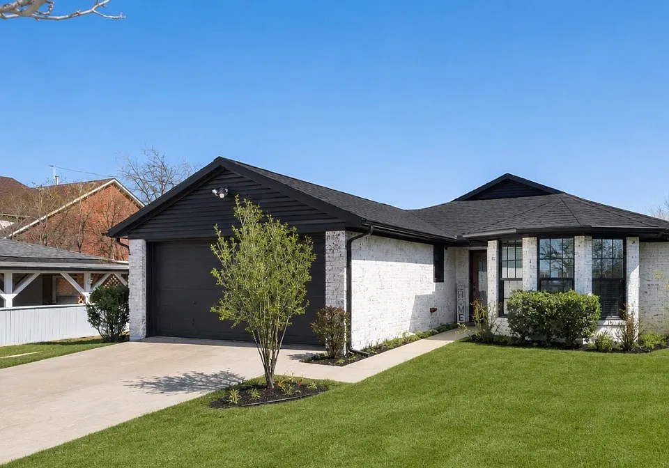 411 N Arizona Dr