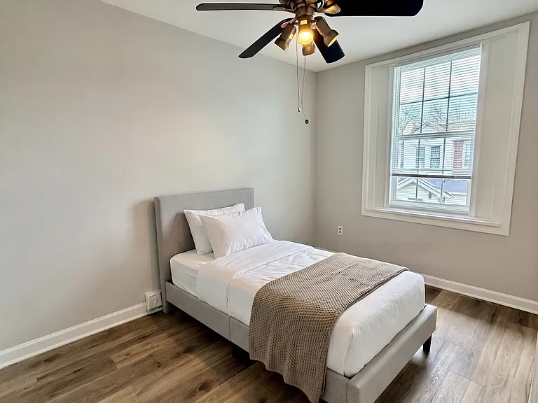 6525 Saybrook Ave — Photo 15