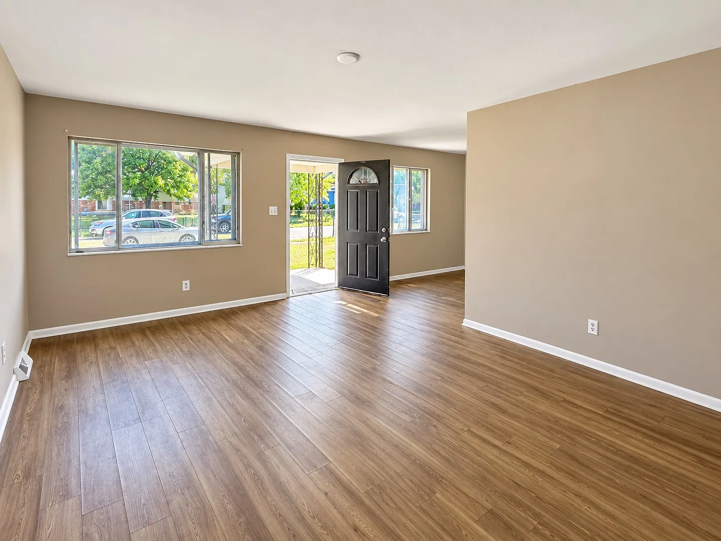2830 Dietz St — Photo 2
