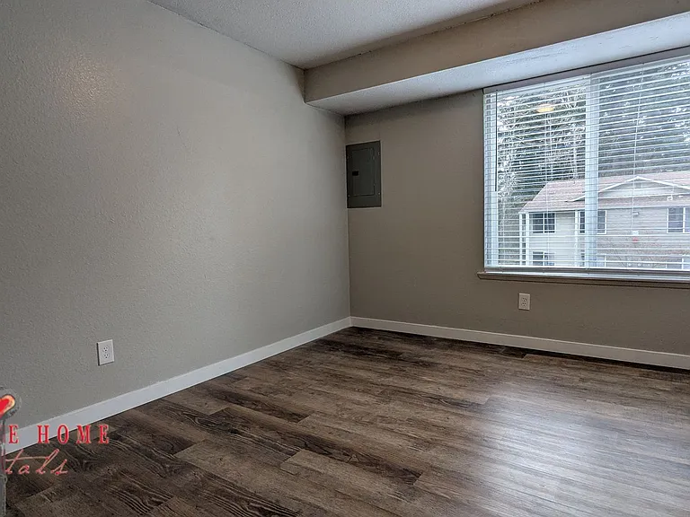 2400 20th Ave NW — Photo 19