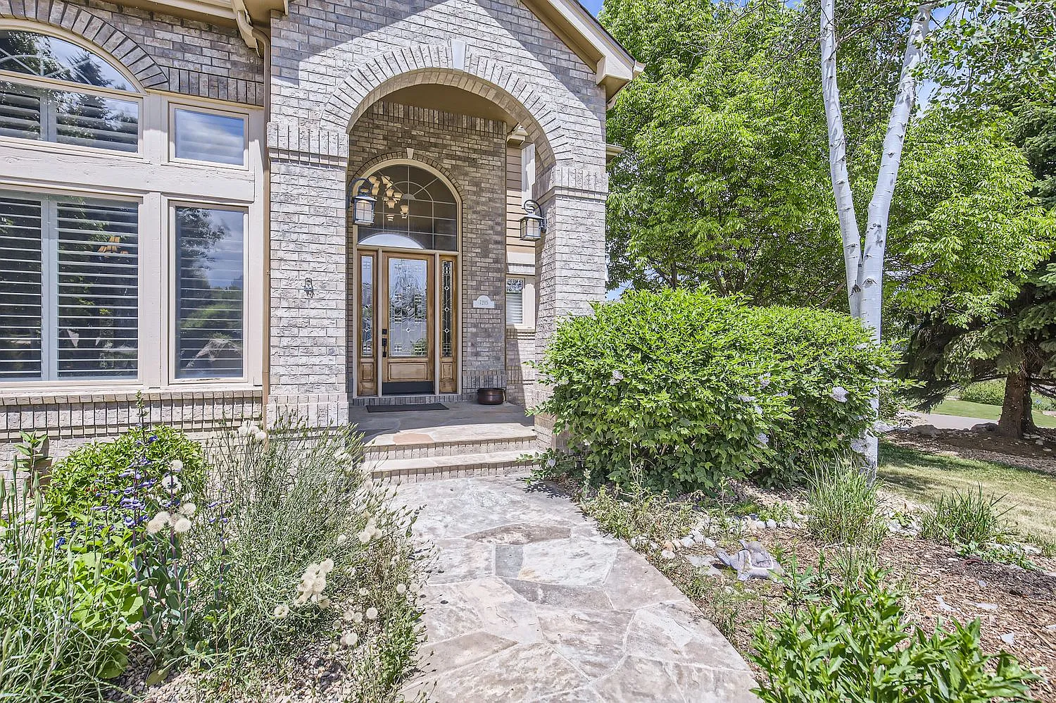 5 bed, 5537 sqft, $8,500 — Photo 3