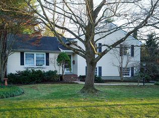 1 Briarwood Rd, Fair Haven, NJ 07704