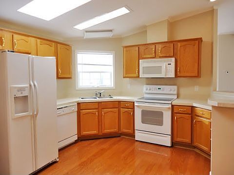 2nd image of 406 Simmons Rd