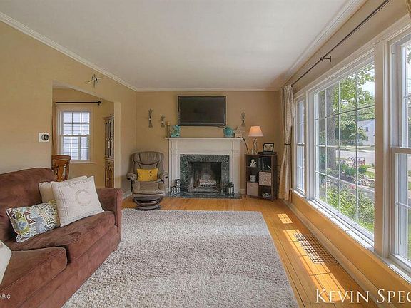 4th image of 1011 Alger St SE