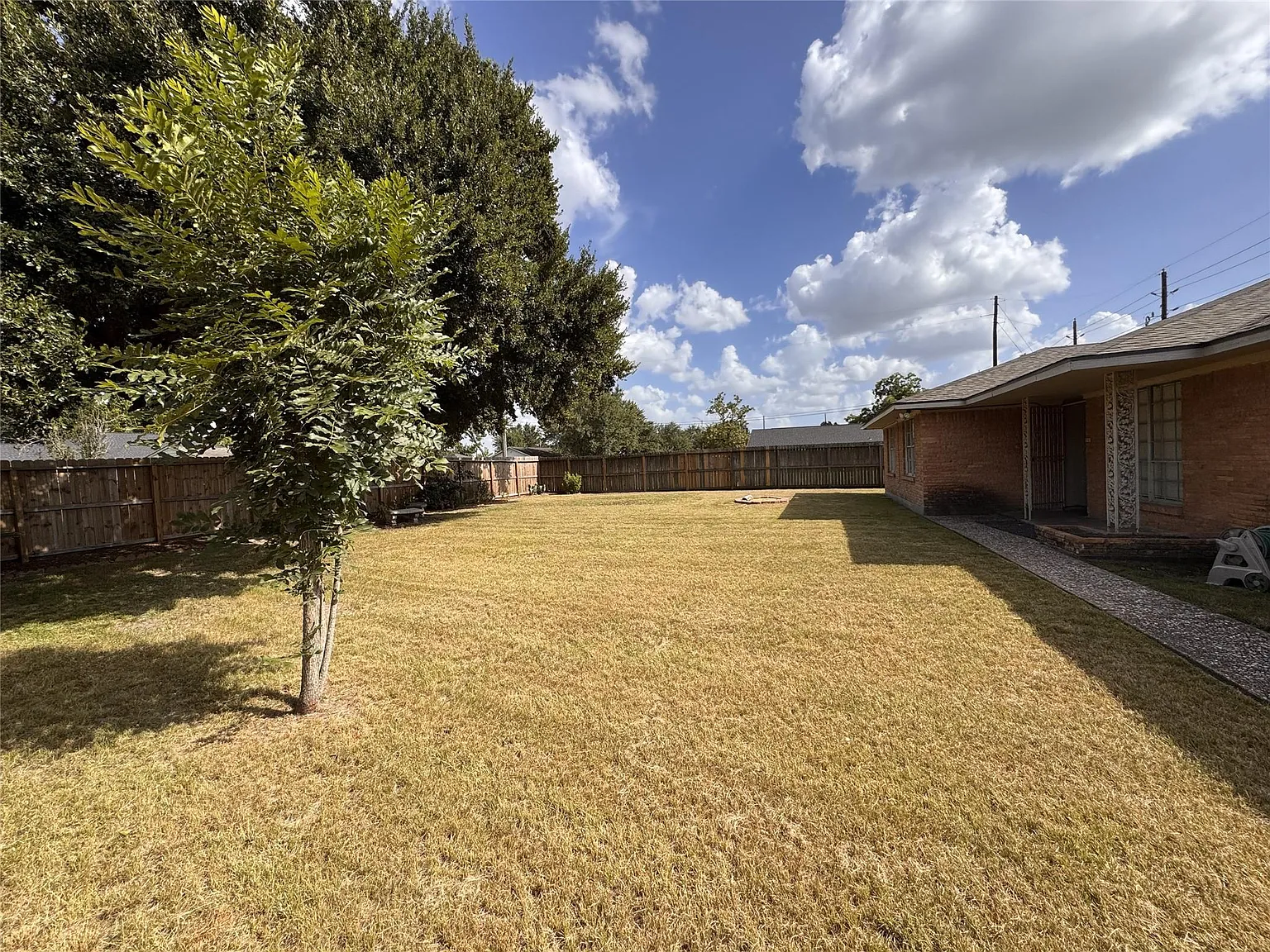 3 bed, 2.0 bath, 1739 sqft, $1,900 — Photo 2