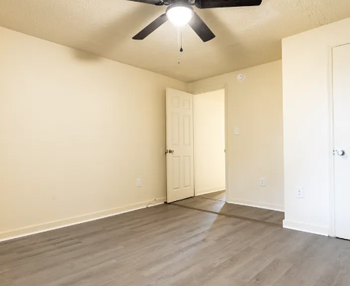 1818 Leland St — Photo 5