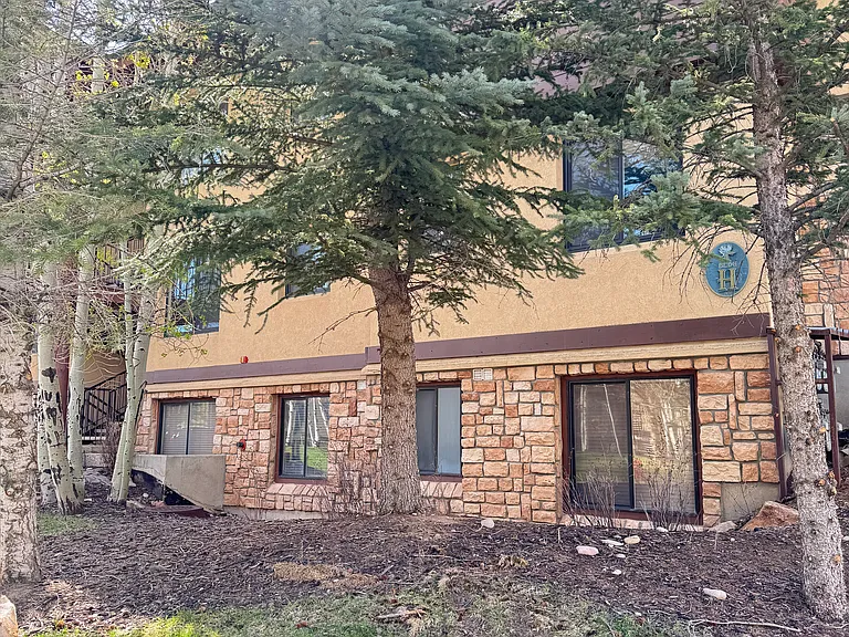 1600 Pinebrook Blvd #H1 — Photo 2