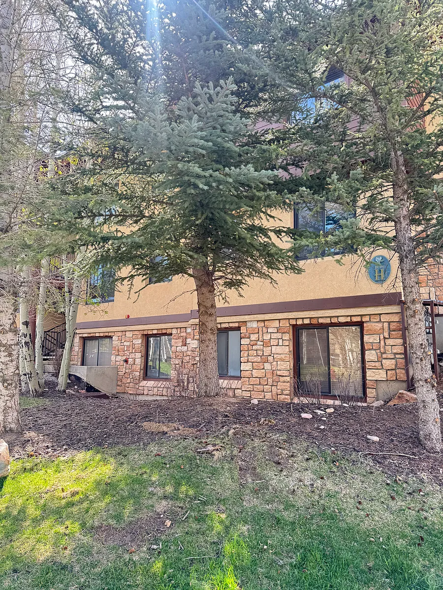 Photo 2 of 20 - 1600 Pinebrook Blvd #H1 - Park City, UT Building Photo - 1600 Pinebrook Blvd #H1