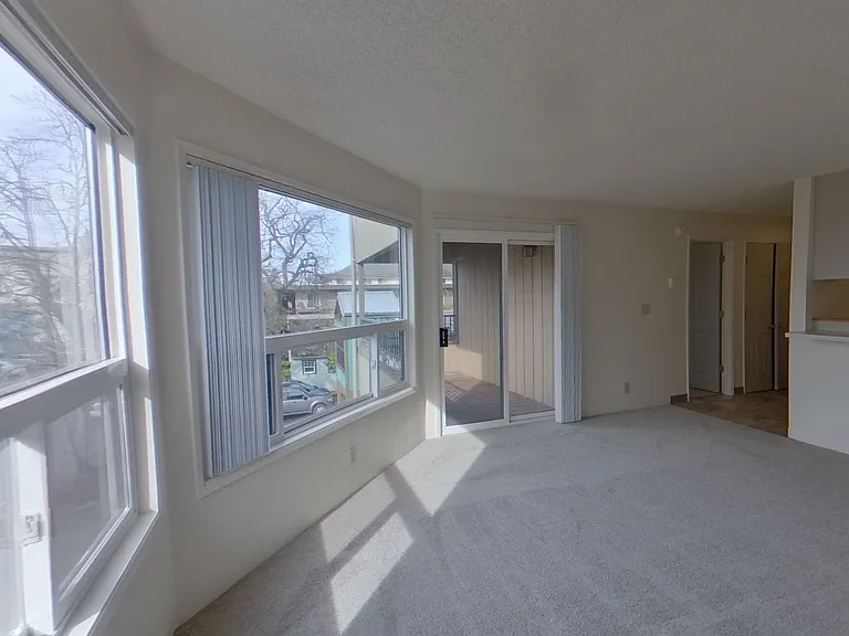 Hess Apartments — Photo 22
