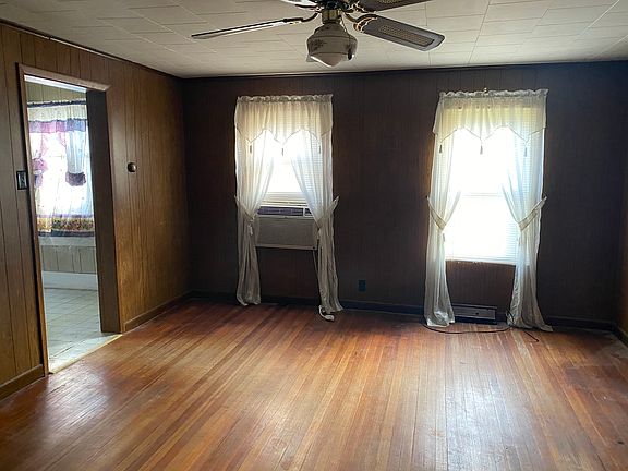 3rd image of 131 W Market St