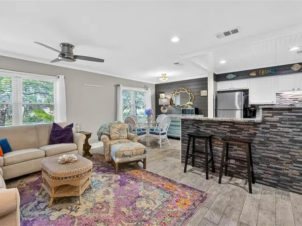 800 Mallery St APT 48, Saint Simons Island, GA 31522