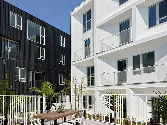 5th image of 1515 Granville Ave APT 442