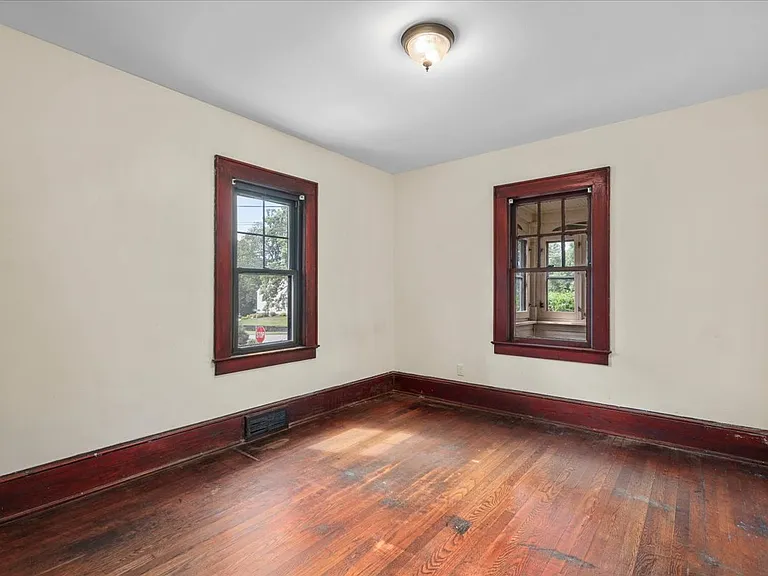 37 Yates Ave — Photo 11