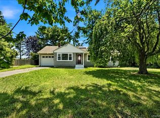 725 Peconic Ln, Peconic, NY 11958