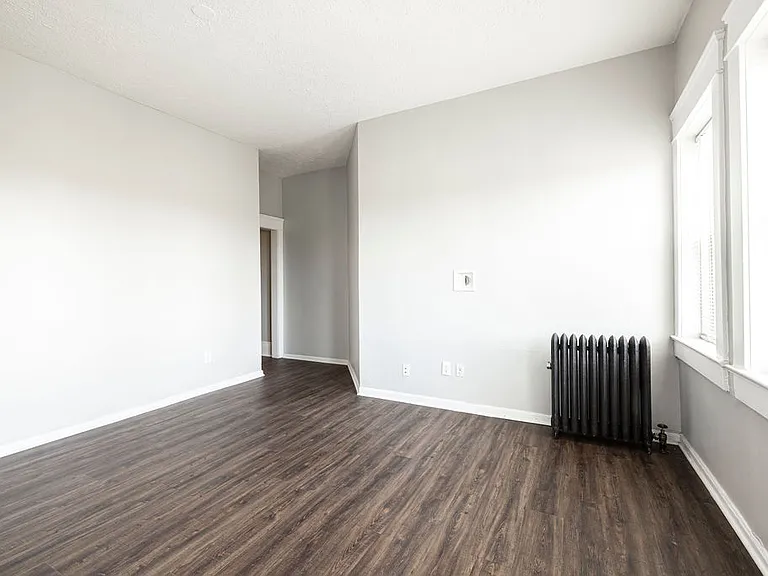 Chelsea Manor — Photo 13
