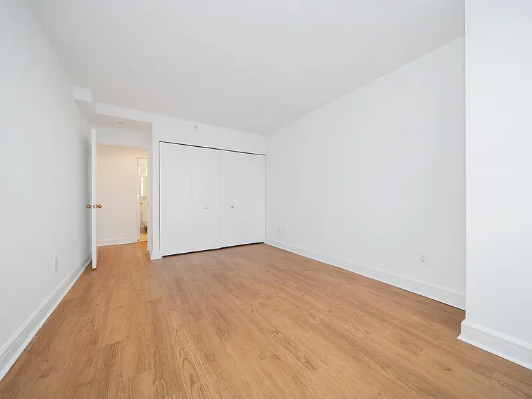 140 Riverside Blvd #2009 — Photo 7