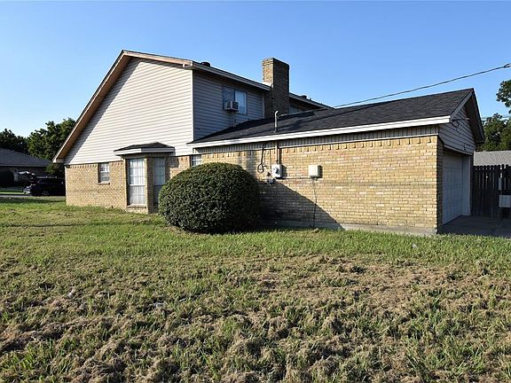 3rd image of 1302 Iroquois Dr