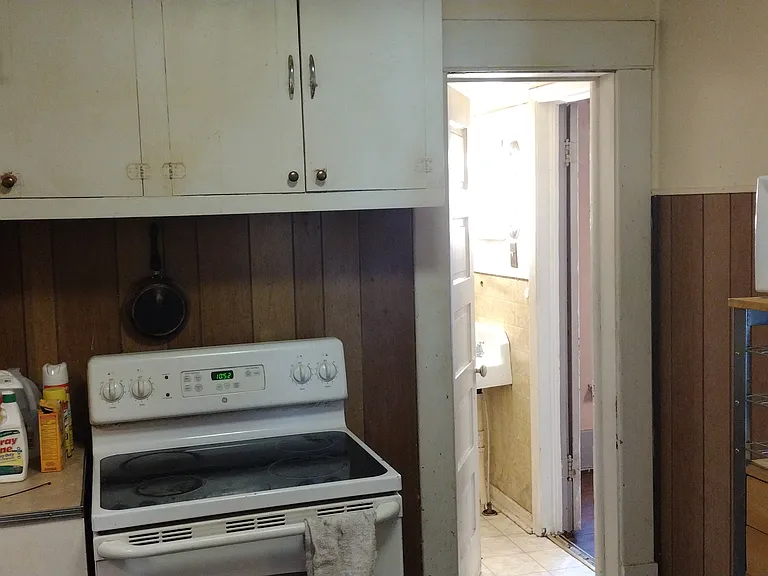233 S Sedgwick St — Photo 5