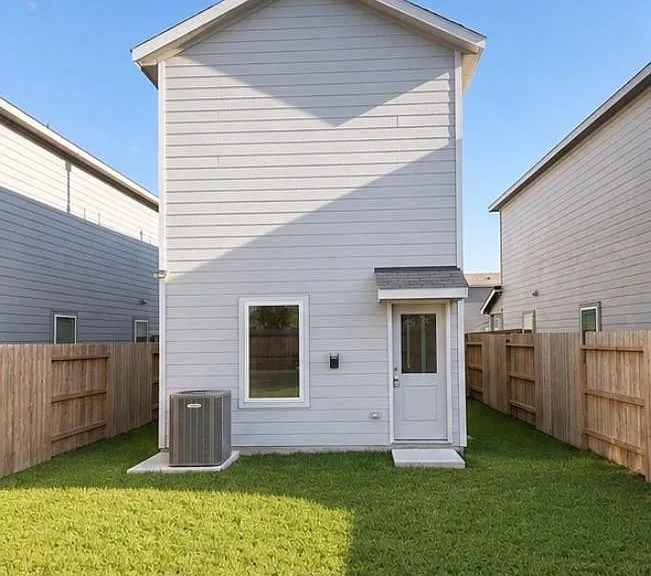 21365 Carosella Dr — Photo 2