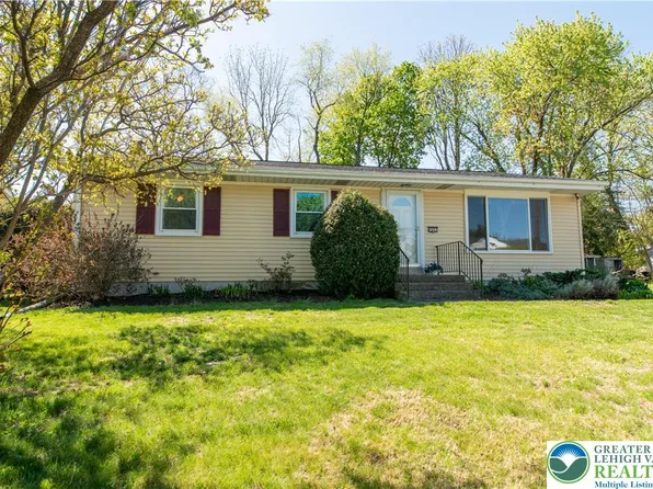 4882 Pine Grove Cir, Allentown, PA 18106